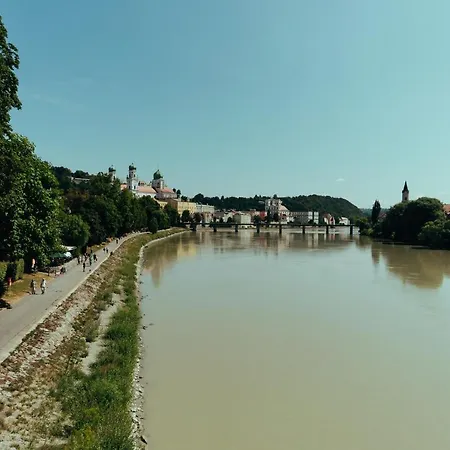 Modern Und Gemuetlich Ggue. Uni-passau, Tg-stellplatz, Balkon דירה